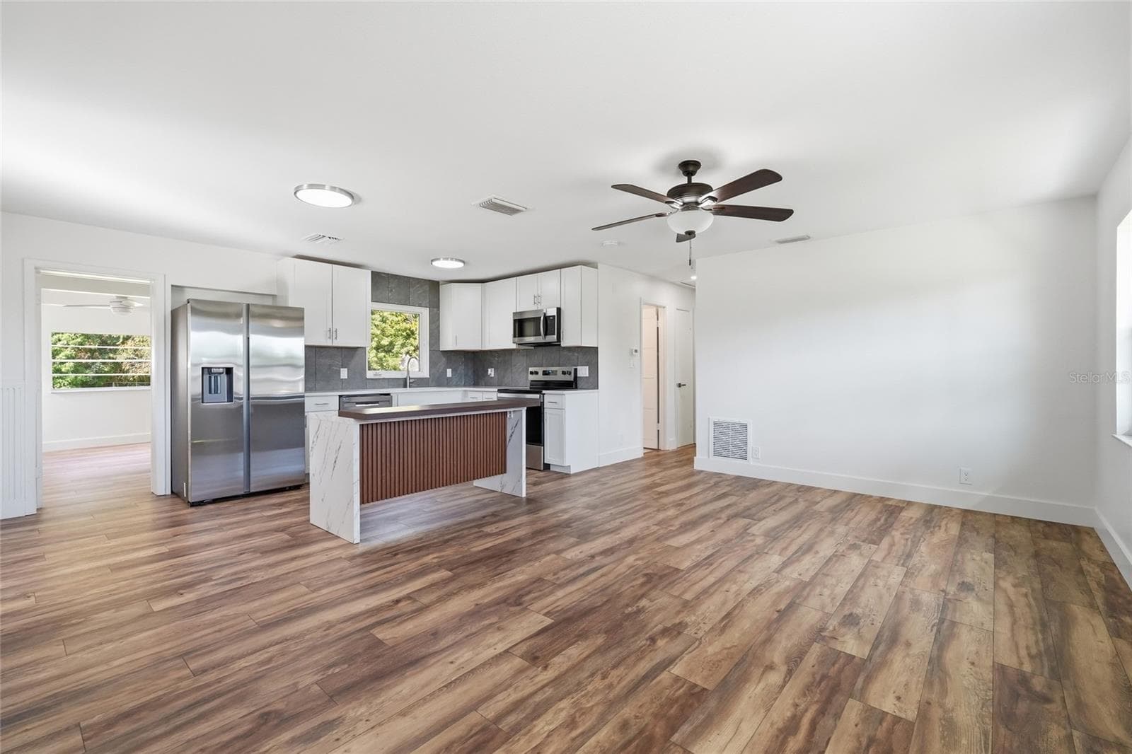 Single Family Residence at 1015 60TH AVENUE TER W, BRADENTON, photo 6 of 34
