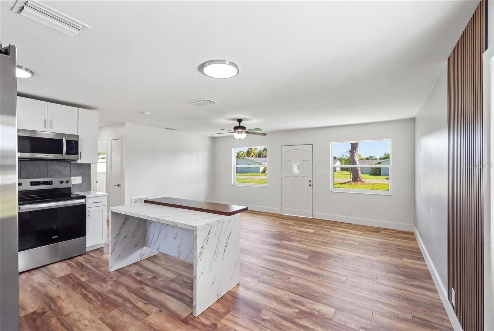 Single Family Residence at 1015 60TH AVENUE TER W, BRADENTON, photo 10 of 34