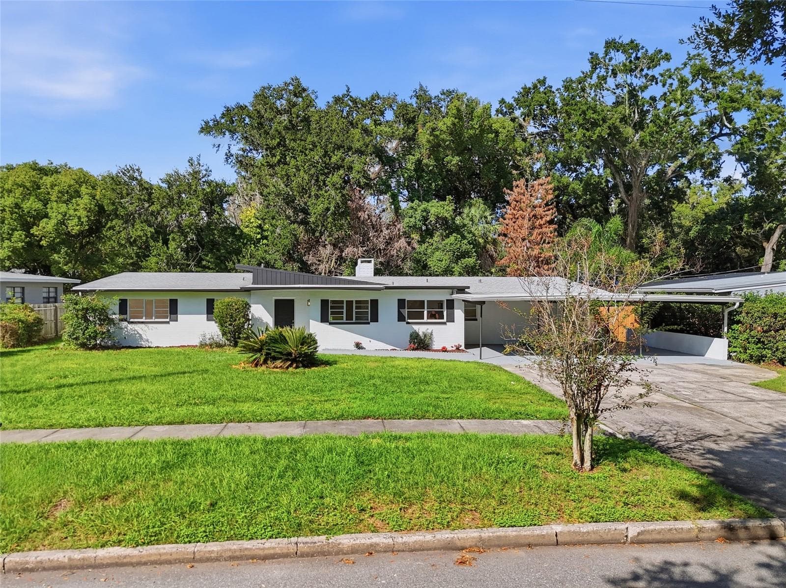 Single Family Residence at 600 MADISON AVE, ORLANDO, photo 2 of 54