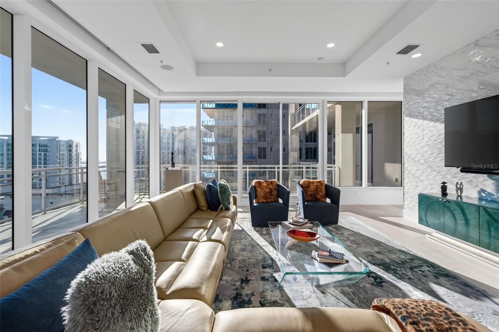 Living Room - 540 N TAMIAMI TRL #1604, SARASOTA