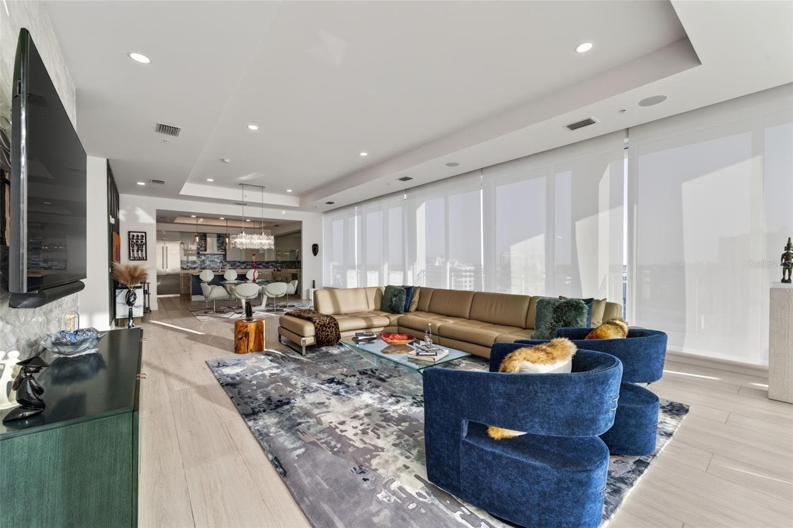 Lutron Automatic Shades Throughout Residence - 540 N TAMIAMI TRL #1604, SARASOTA