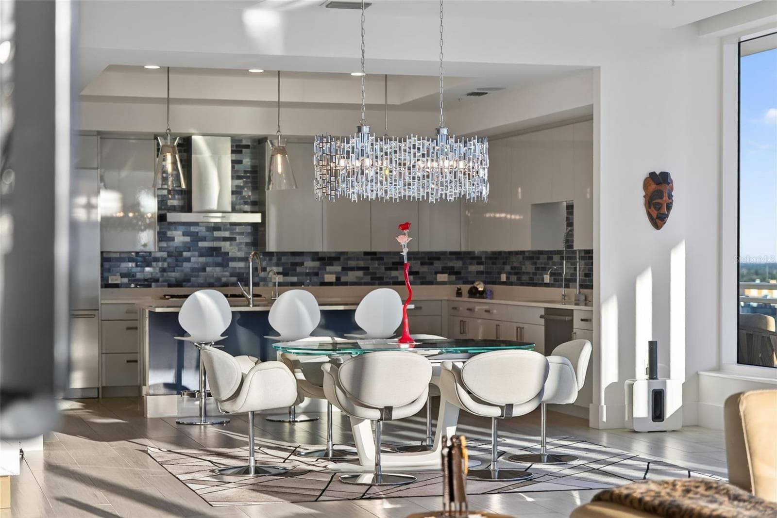 Perfect Entertaining Spaces - 540 N TAMIAMI TRL #1604, SARASOTA