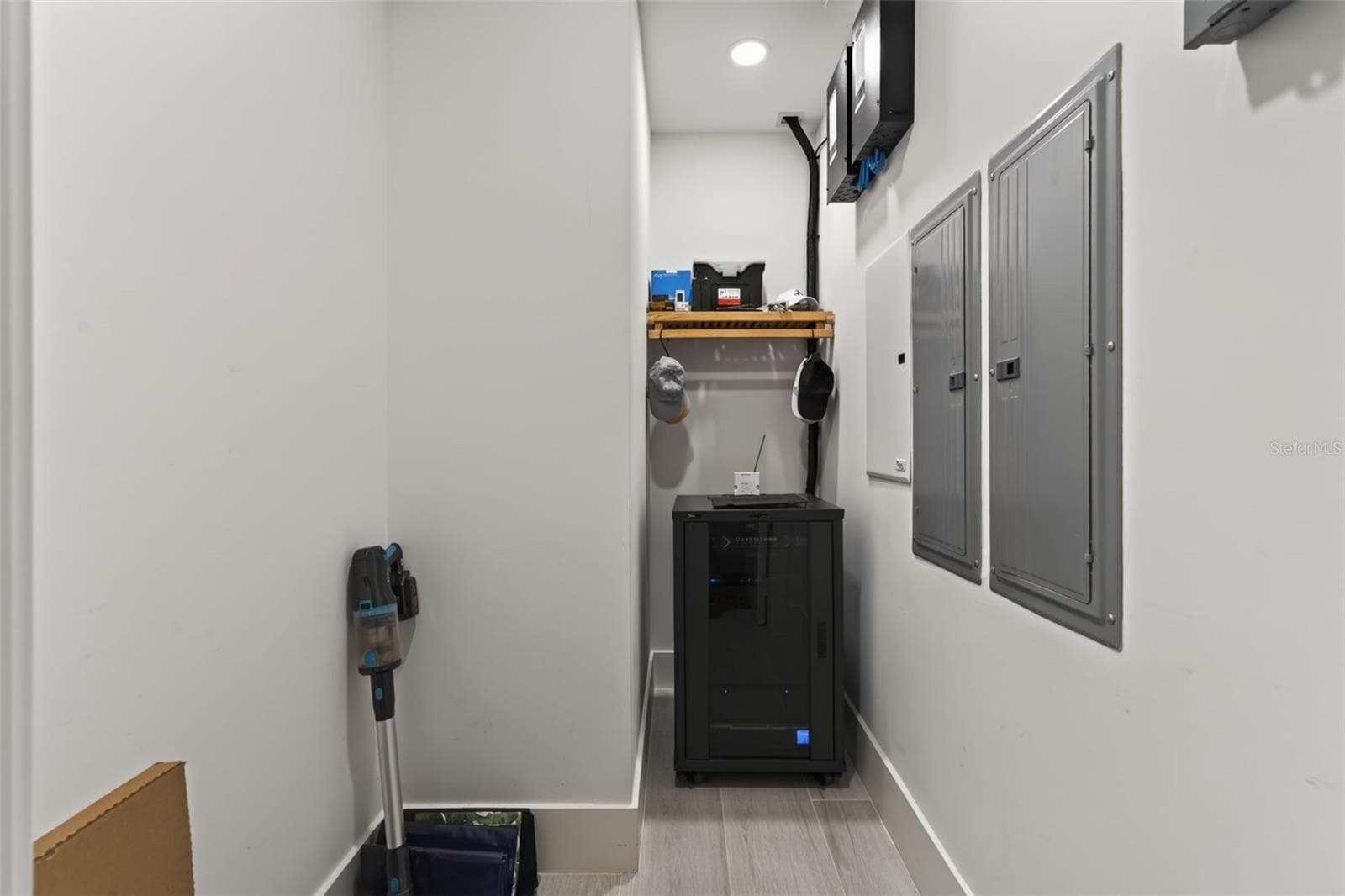 Electronic Room- Equipment by Wicked Smart - 540 N TAMIAMI TRL #1604, SARASOTA