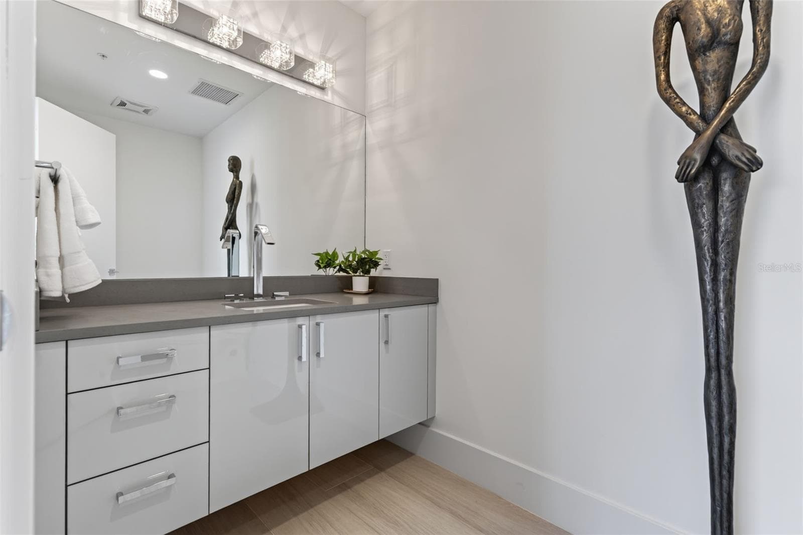 Guest Bath off Living Area - 540 N TAMIAMI TRL #1604, SARASOTA