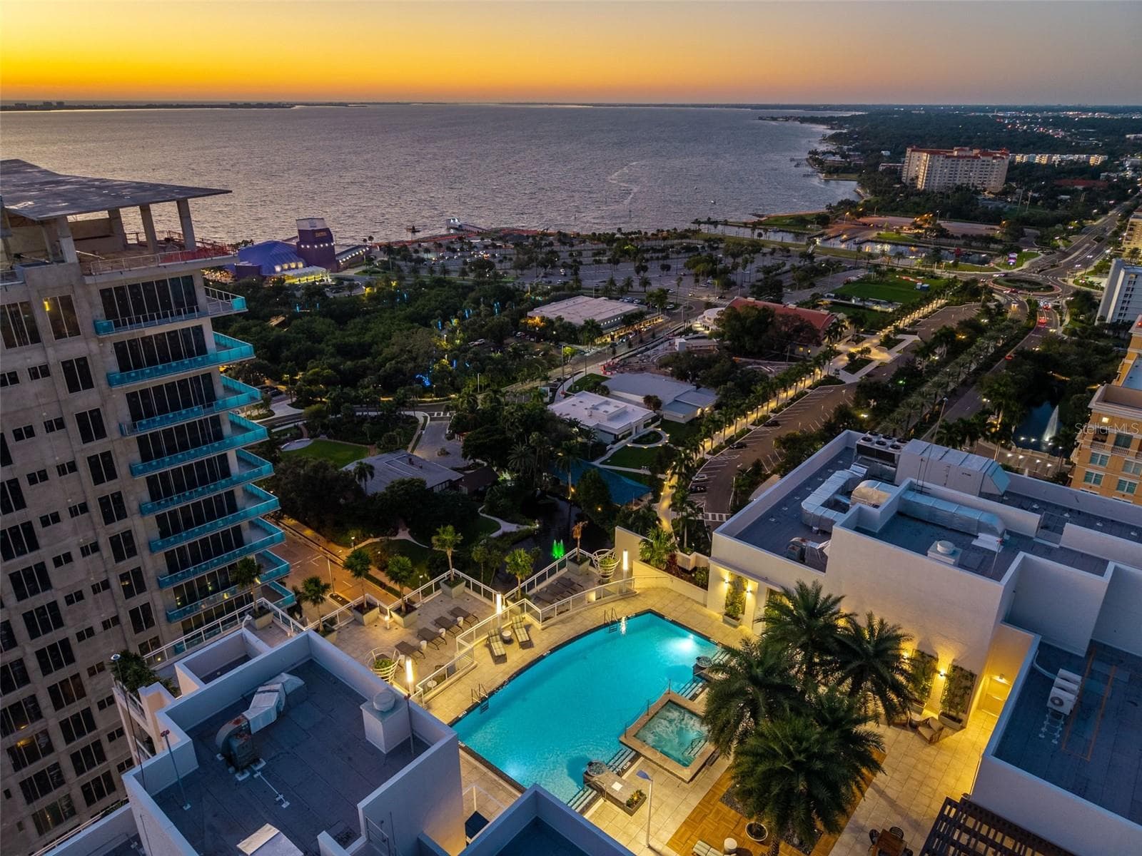 Roof Top Pool and Grilling Pavillion - 540 N TAMIAMI TRL #1604, SARASOTA