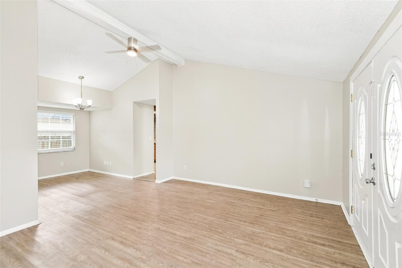 Single Family Residence at 10102 HICKORY HOLLOW CT, TAMPA, photo 3 of 21