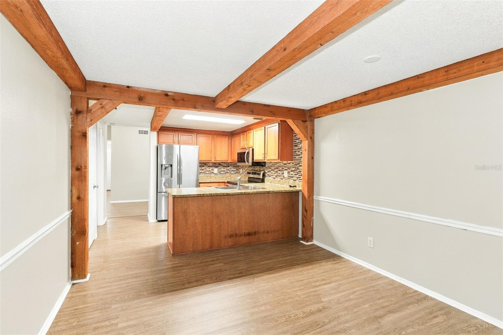 Single Family Residence at 10102 HICKORY HOLLOW CT, TAMPA, photo 6 of 21