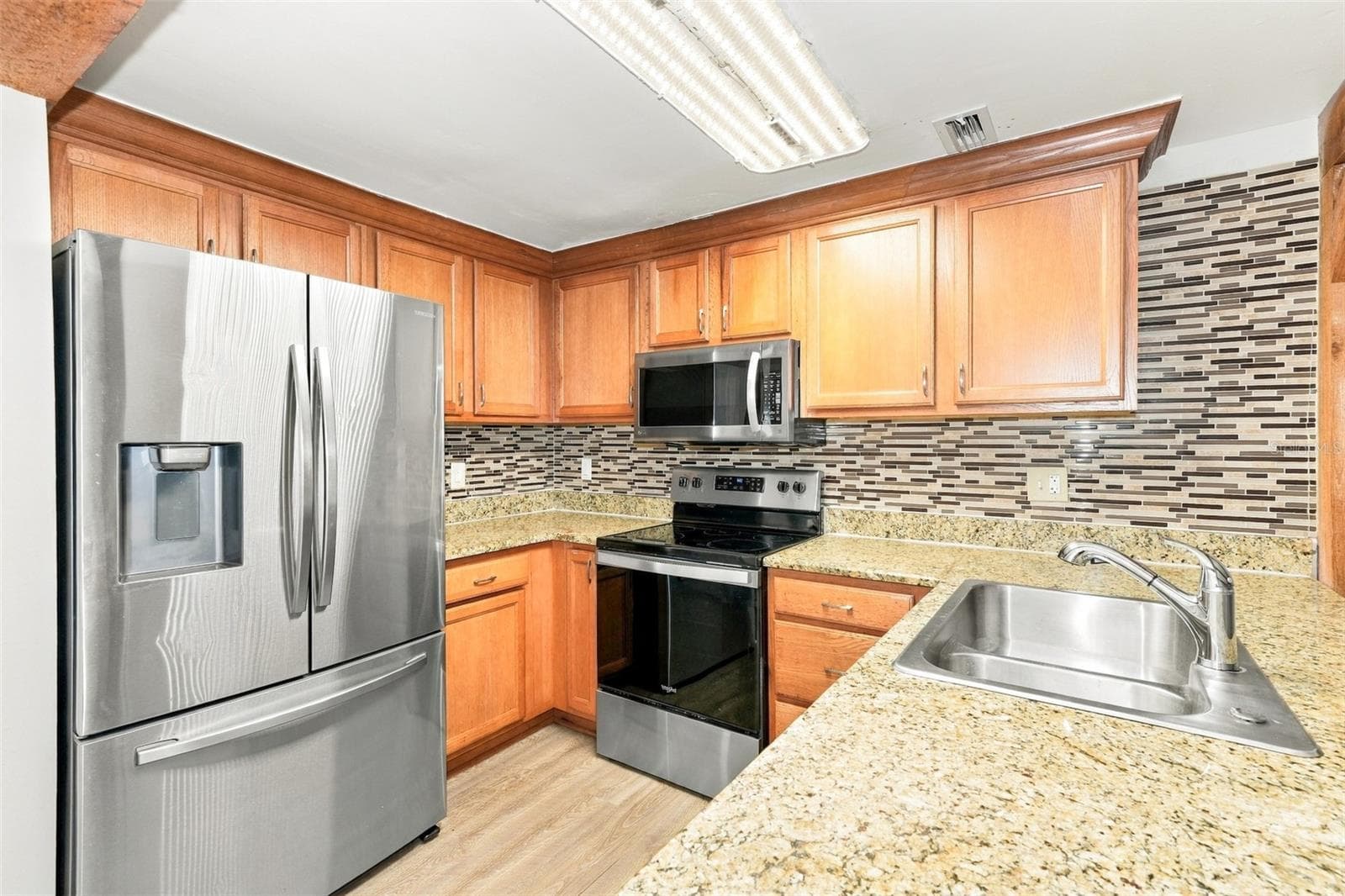 Single Family Residence at 10102 HICKORY HOLLOW CT, TAMPA, photo 11 of 21