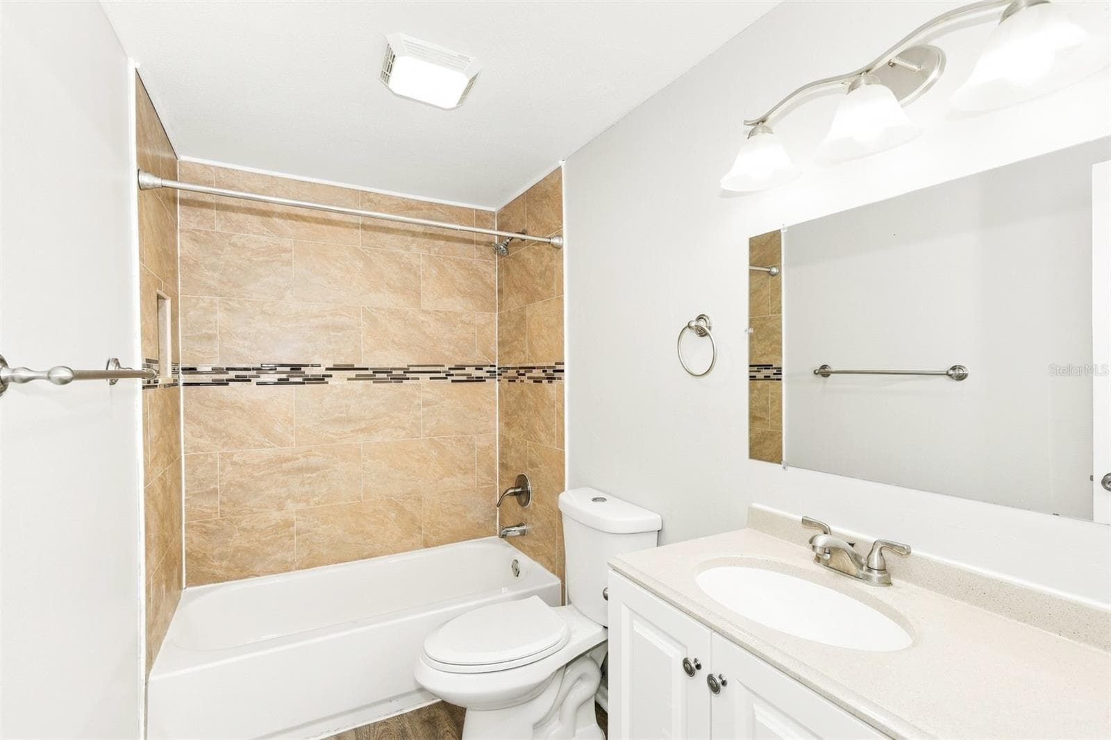 Single Family Residence at 10102 HICKORY HOLLOW CT, TAMPA, photo 14 of 21