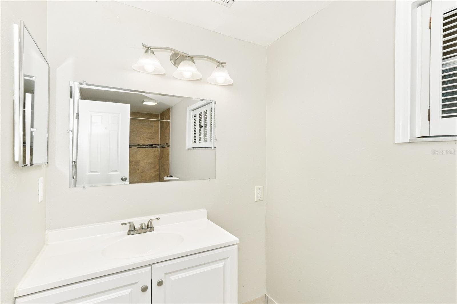 Single Family Residence at 10102 HICKORY HOLLOW CT, TAMPA, photo 17 of 21