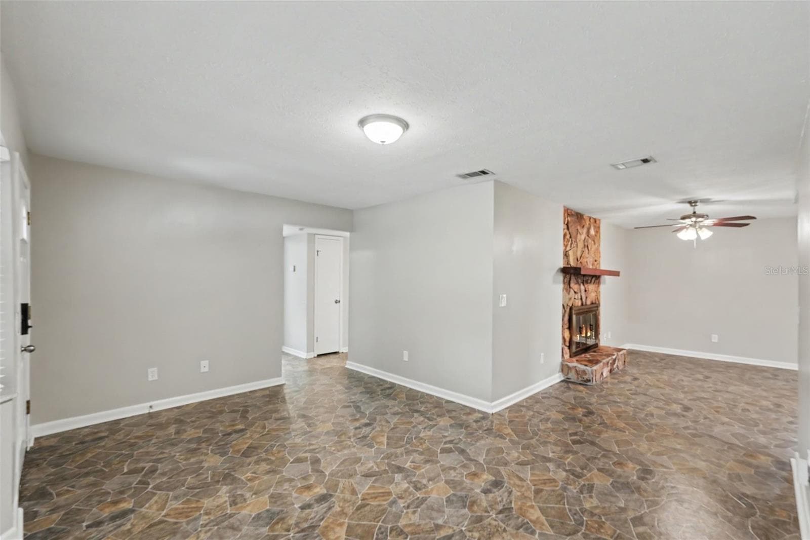 Single Family Residence at 5202 GARNER PL, SEFFNER, photo 5 of 17