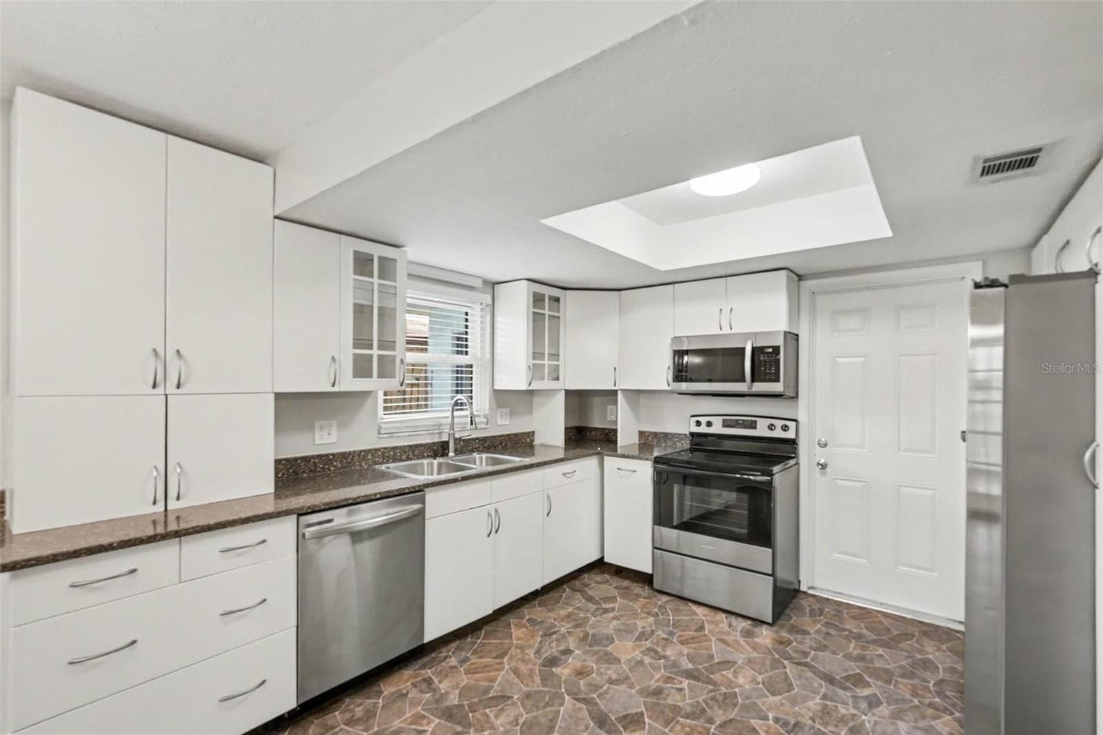Single Family Residence at 5202 GARNER PL, SEFFNER, photo 7 of 17