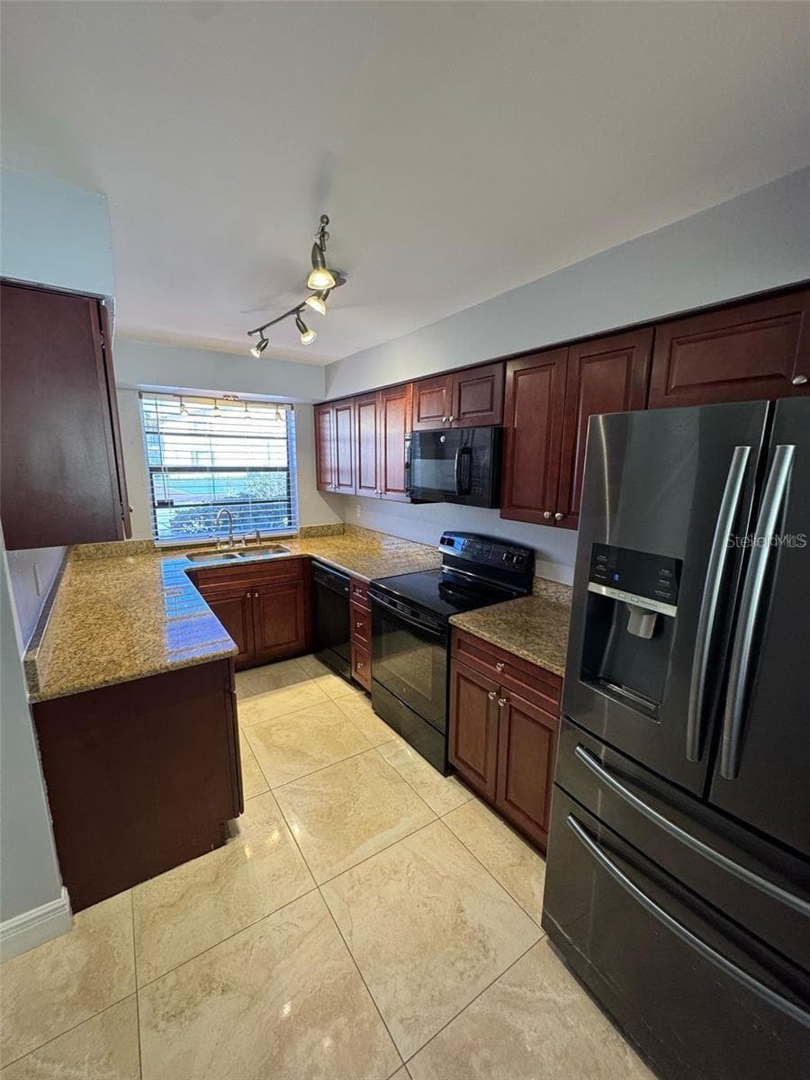 Townhouse at 7517 CAMARINA CALLE, TAMPA, photo 3 of 21