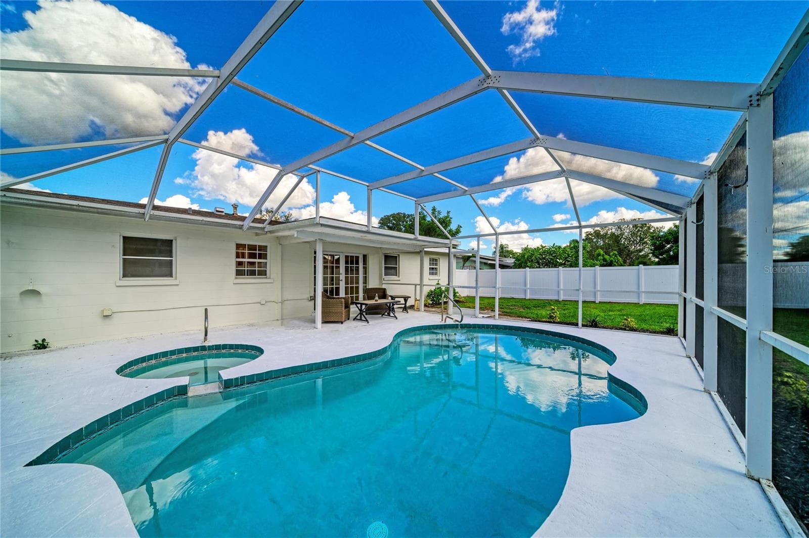 Single Family Residence at 3207 19TH AVE W, BRADENTON, photo 2 of 16