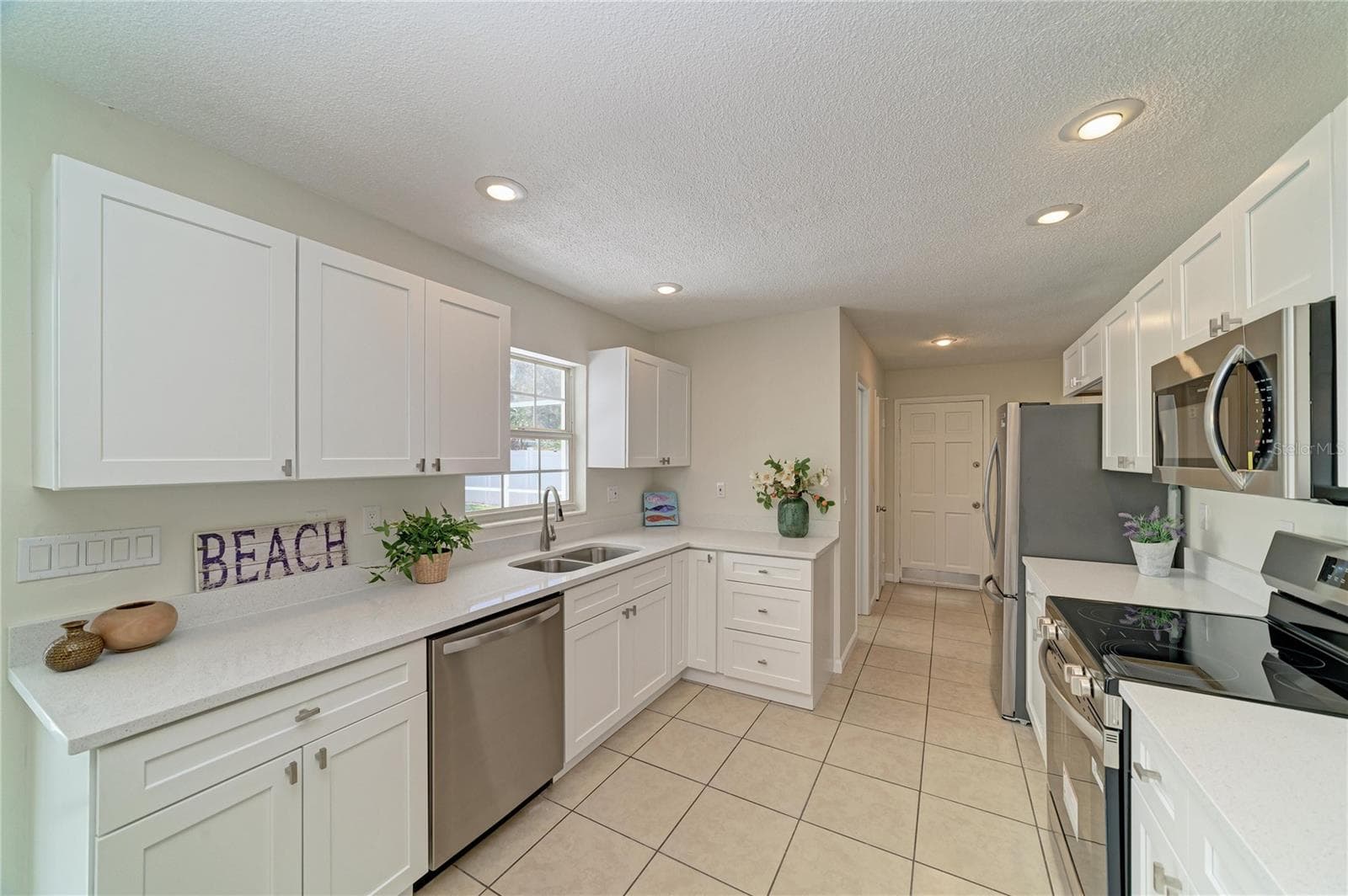 Single Family Residence at 3207 19TH AVE W, BRADENTON, photo 5 of 16