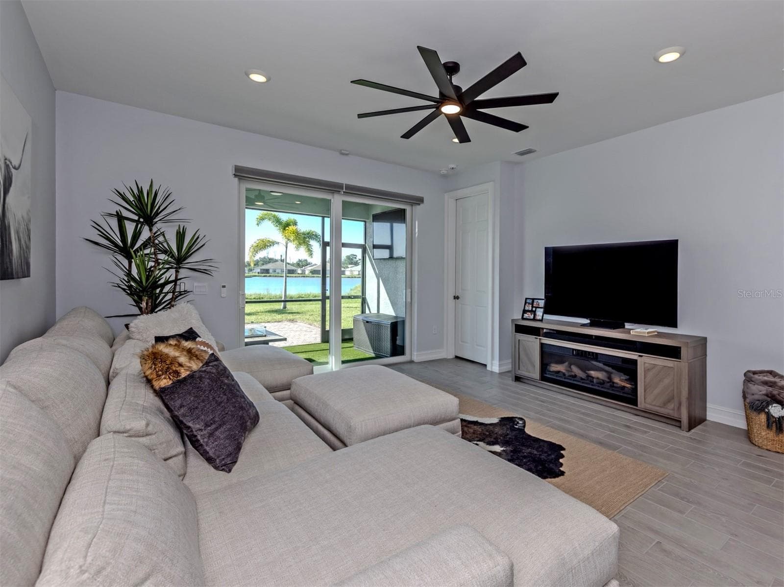 Villa at 785 IBIZA LOOP, VENICE, photo 3 of 36