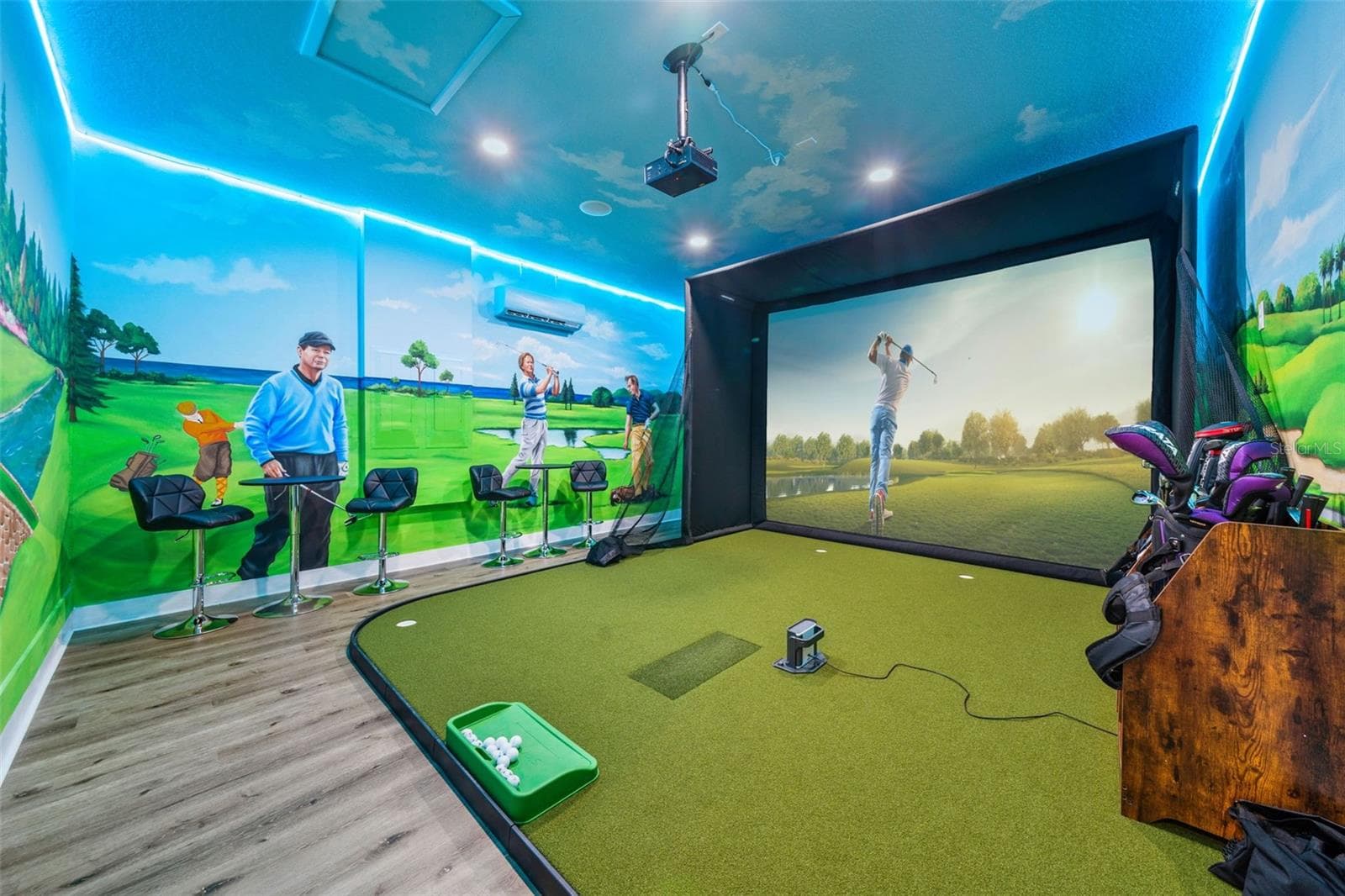 Golf Simulator in Garage - 997 JACK NICKLAUS CT, REUNION