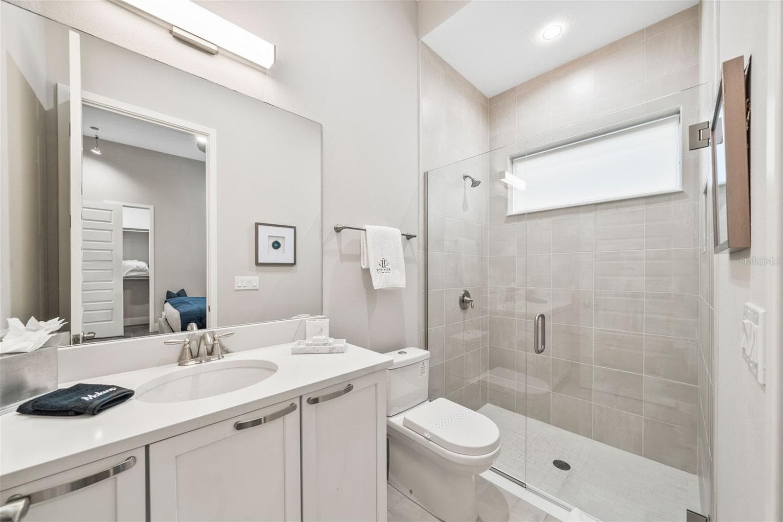 1st floor guest bathroom - 997 JACK NICKLAUS CT, REUNION