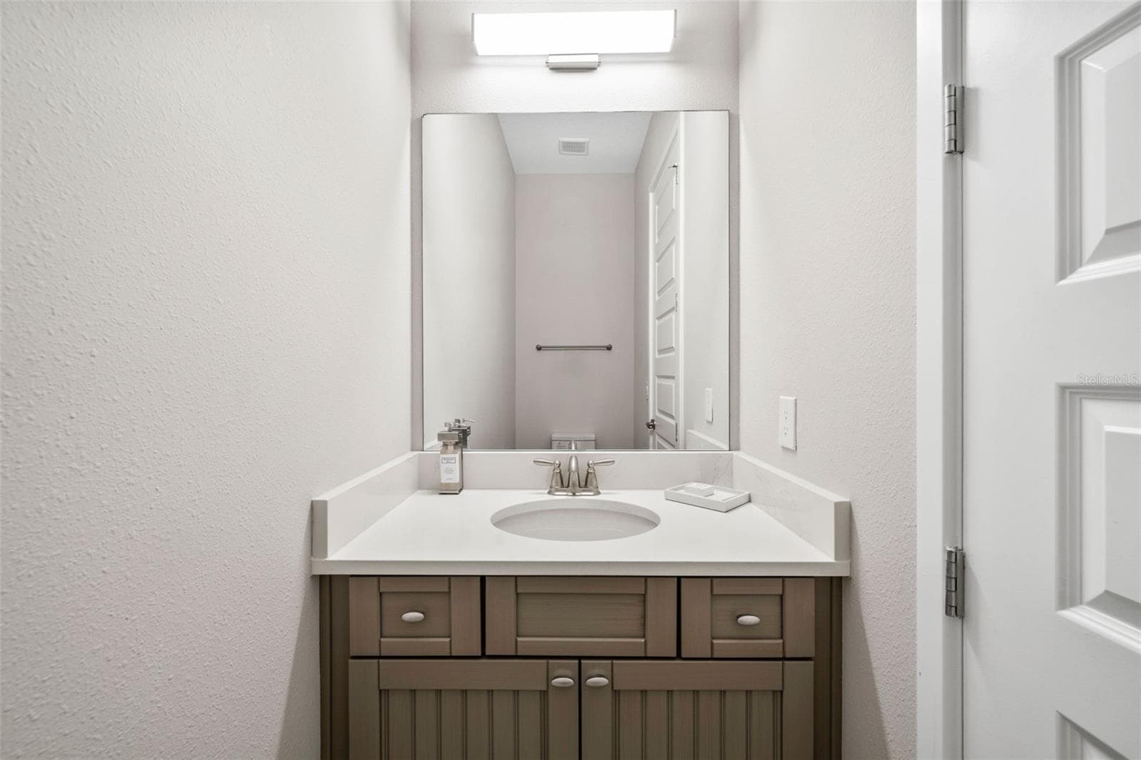 Half Bathroom for 2nd Floor - 997 JACK NICKLAUS CT, REUNION
