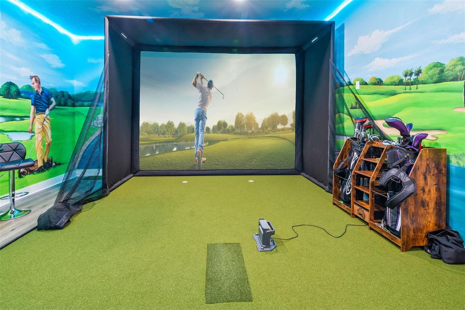 Golf simulator in Garage - 997 JACK NICKLAUS CT, REUNION