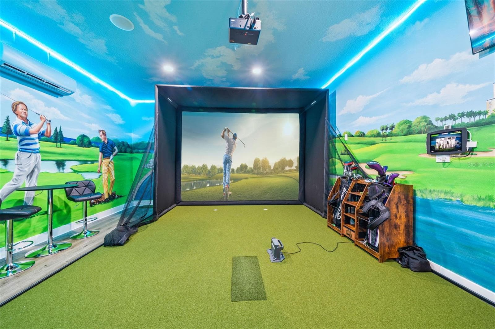 Golf simulator in Garage - 997 JACK NICKLAUS CT, REUNION