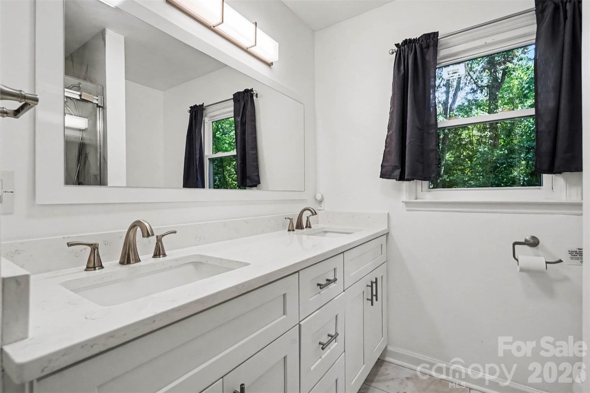 Full bathroom in hallway - 11538 Gelding Drive, Charlotte