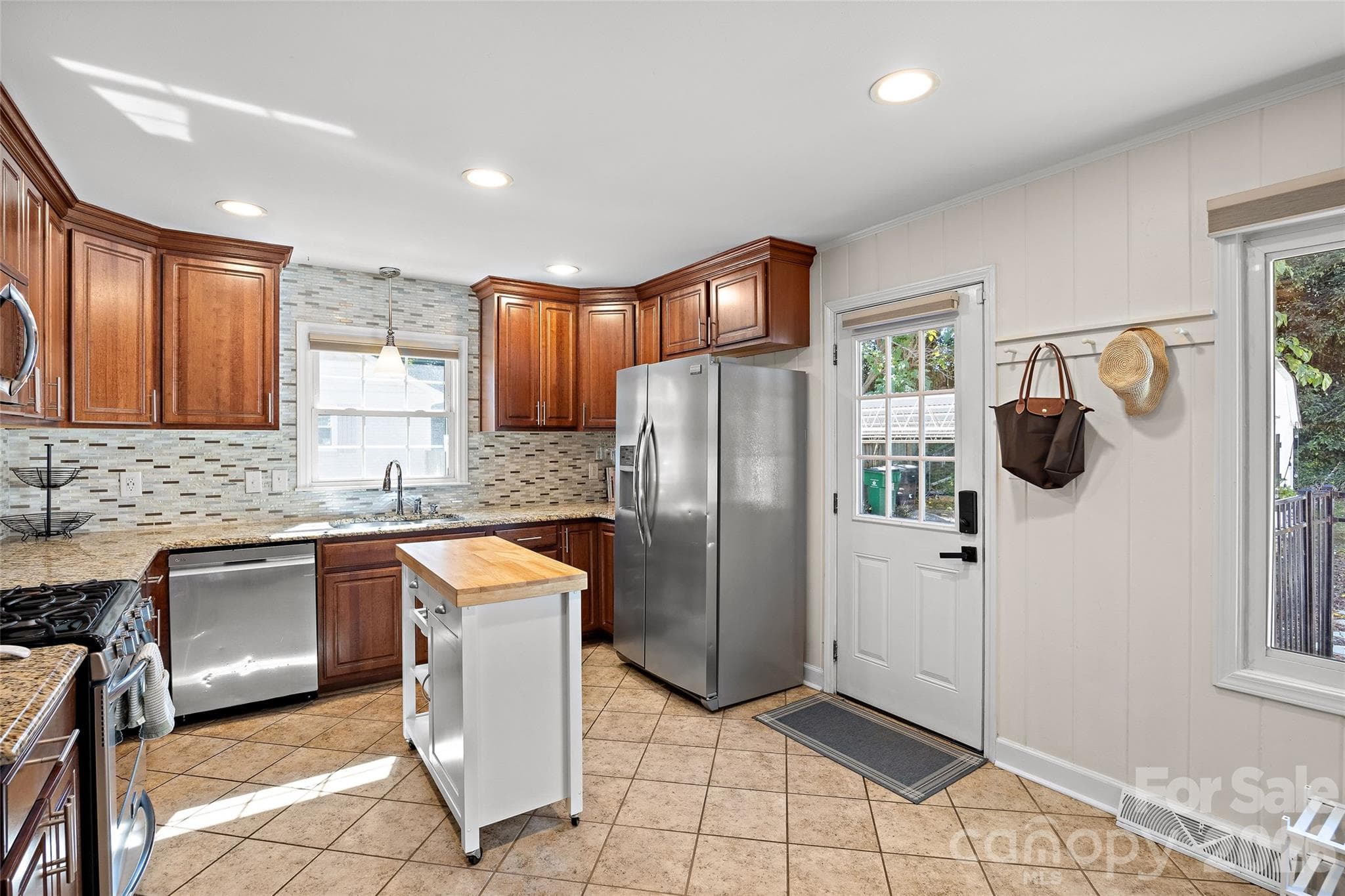 Single Family Residence at 5908 Brookhaven Road, Charlotte, photo 15 of 45