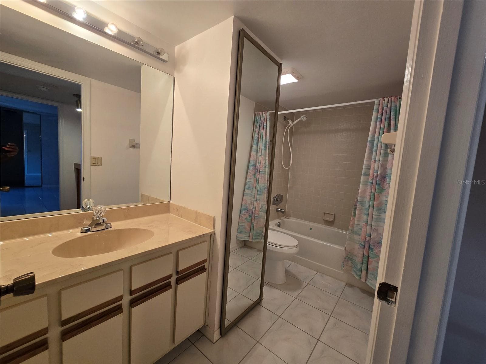 Condominium at 5280 CORAL CT #614, ORLANDO, photo 10 of 11