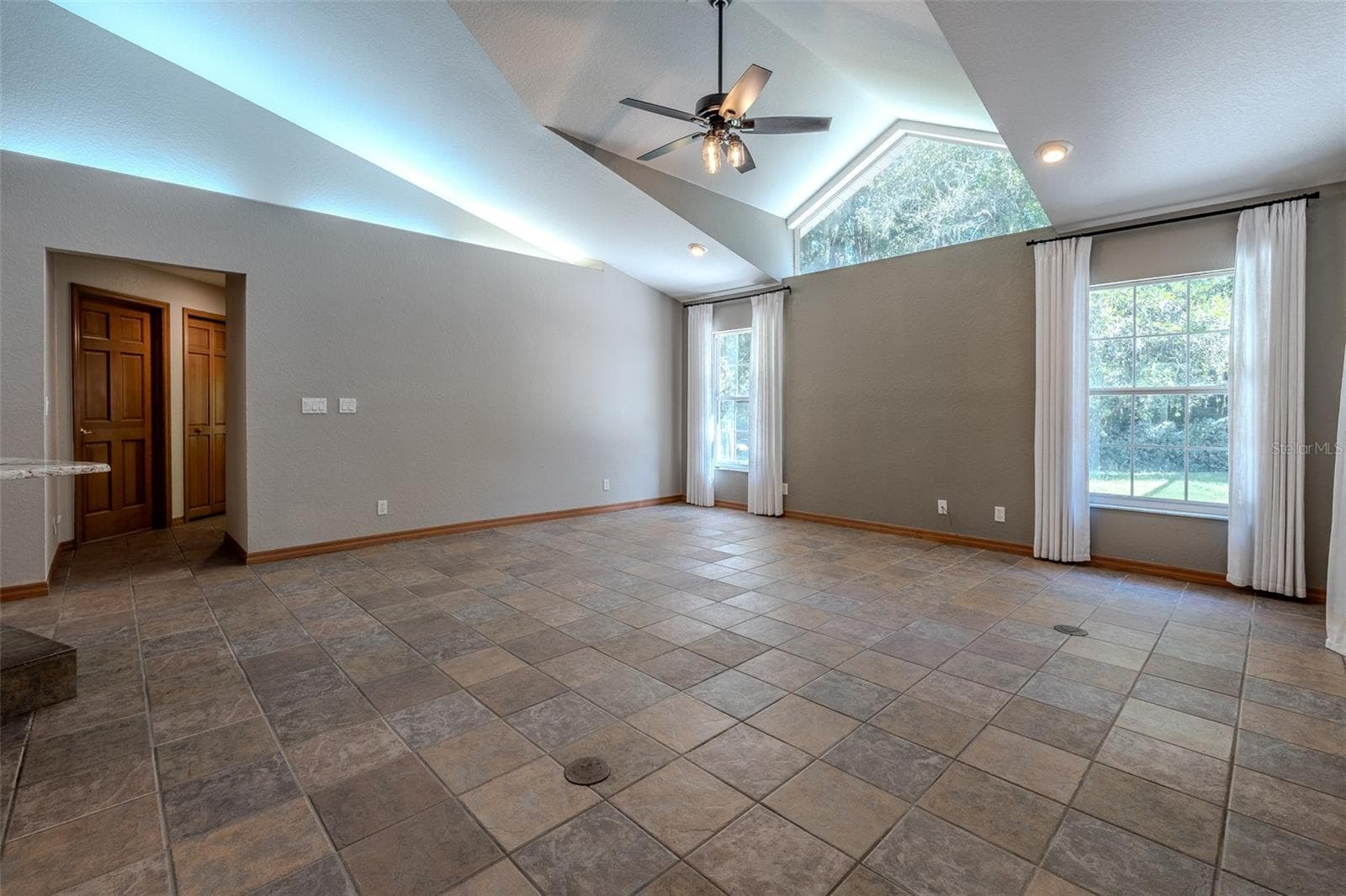 Single Family Residence at 808 SE 36TH LN, OCALA, photo 14 of 117