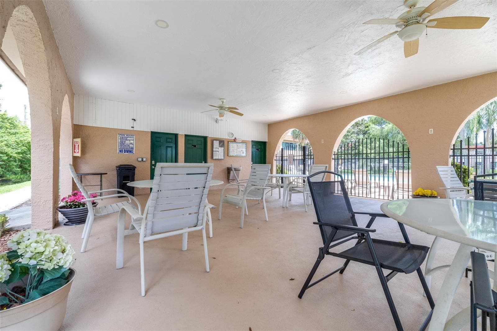 Community pavilion - 1750 BELLEAIR FOREST DR #A8, BELLEAIR