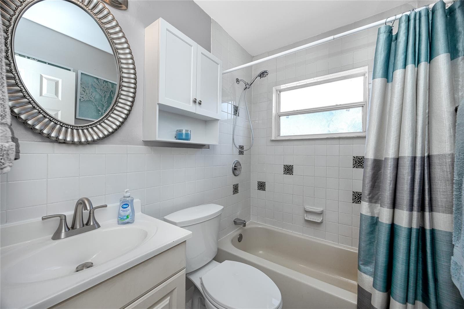 Hall Bath - 1714 55TH ST S, GULFPORT