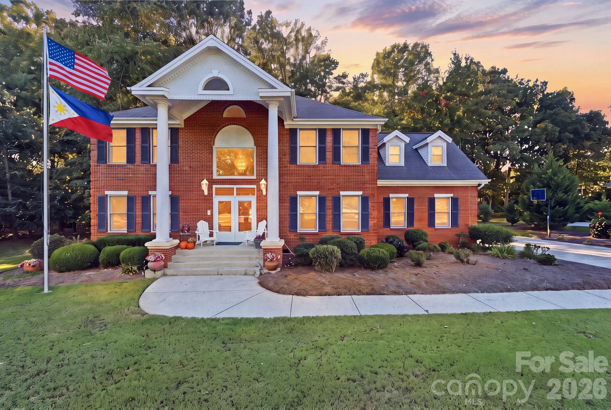 Single Family Residence at 1121 Hillshire Meadow Drive, Matthews, photo 2 of 47