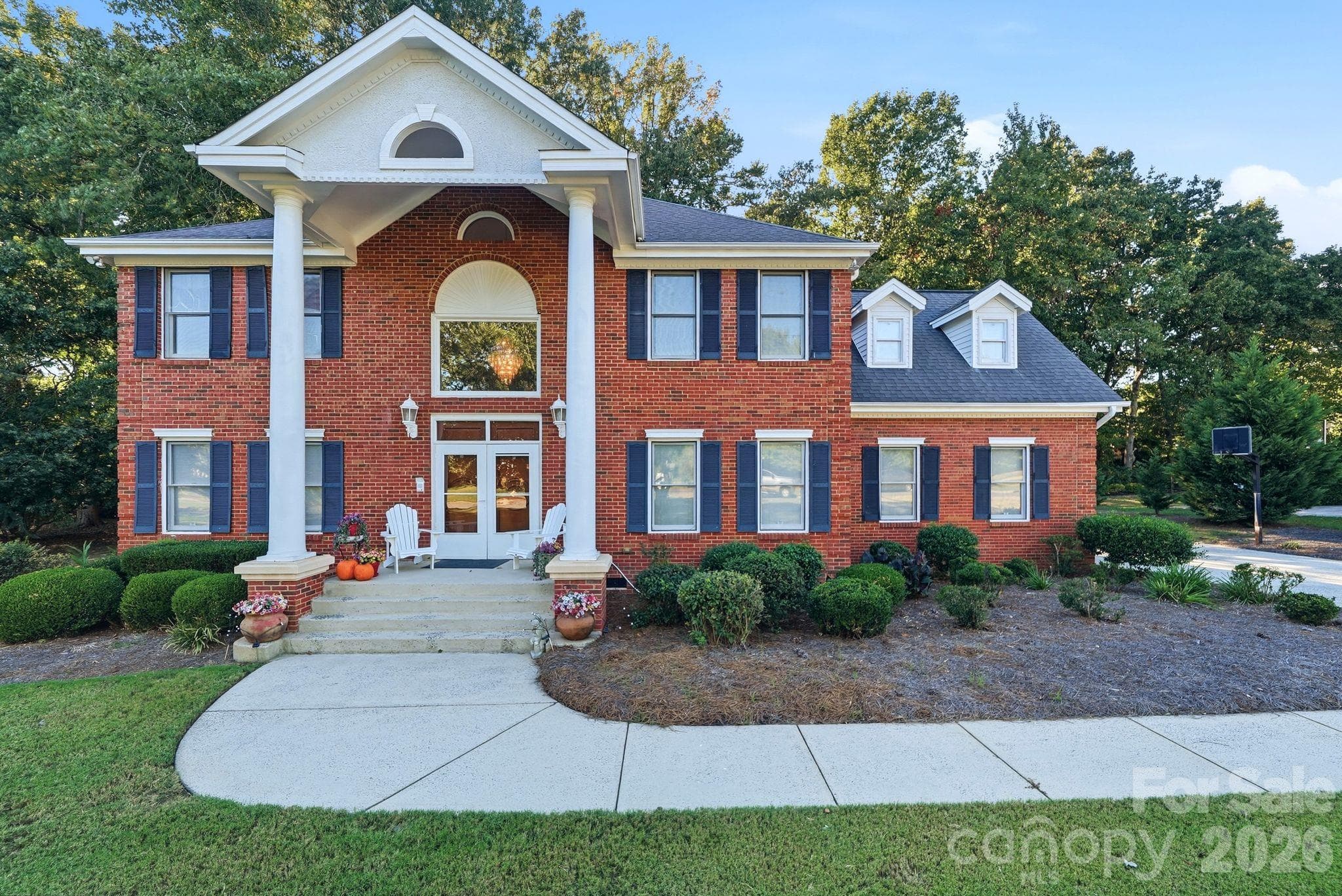 Single Family Residence at 1121 Hillshire Meadow Drive, Matthews, photo 3 of 47