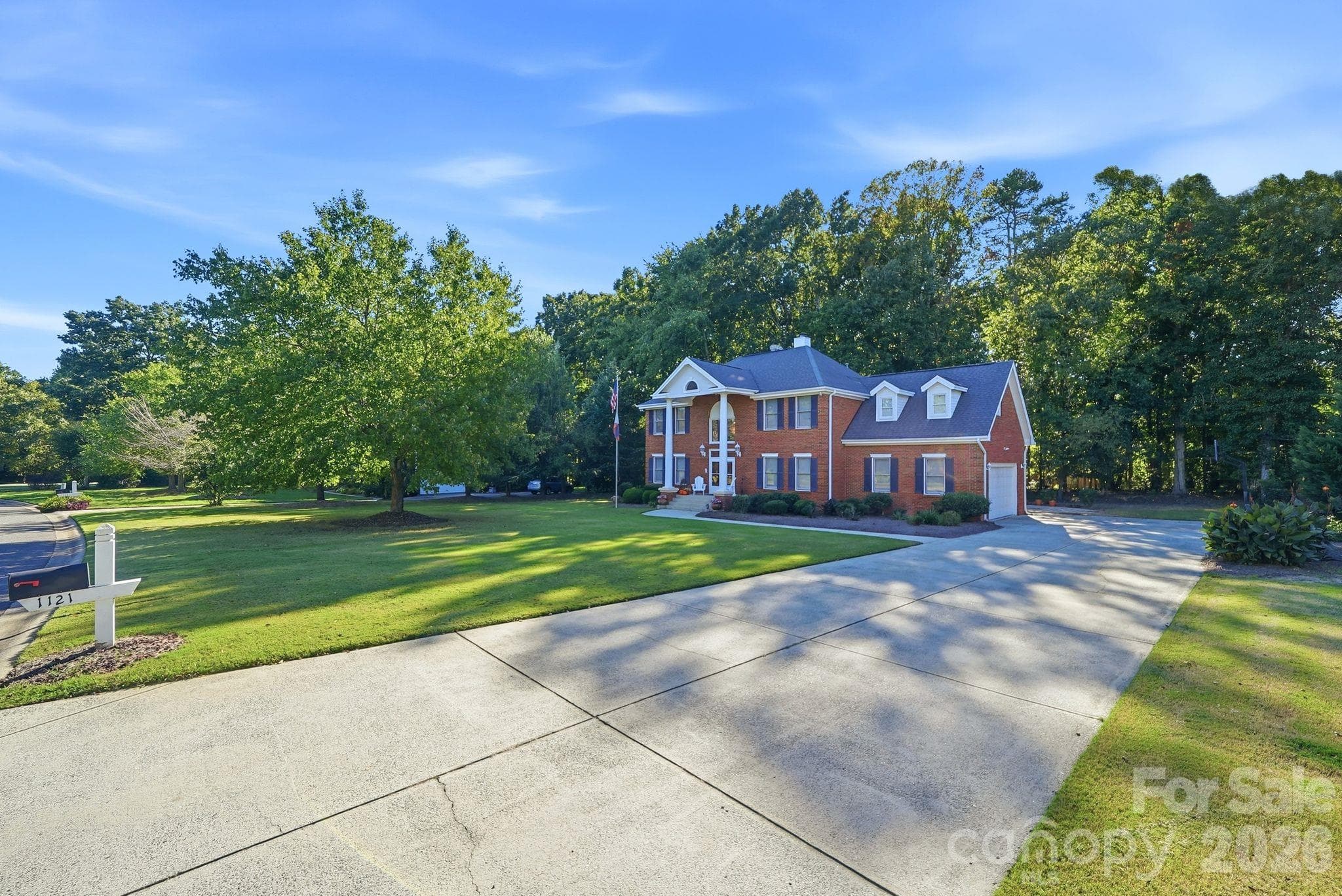 Single Family Residence at 1121 Hillshire Meadow Drive, Matthews, photo 4 of 47