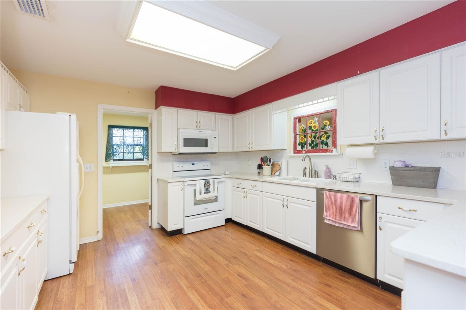 Single Family Residence at 2219 SHADEHILL CT, TAMPA, photo 16 of 49