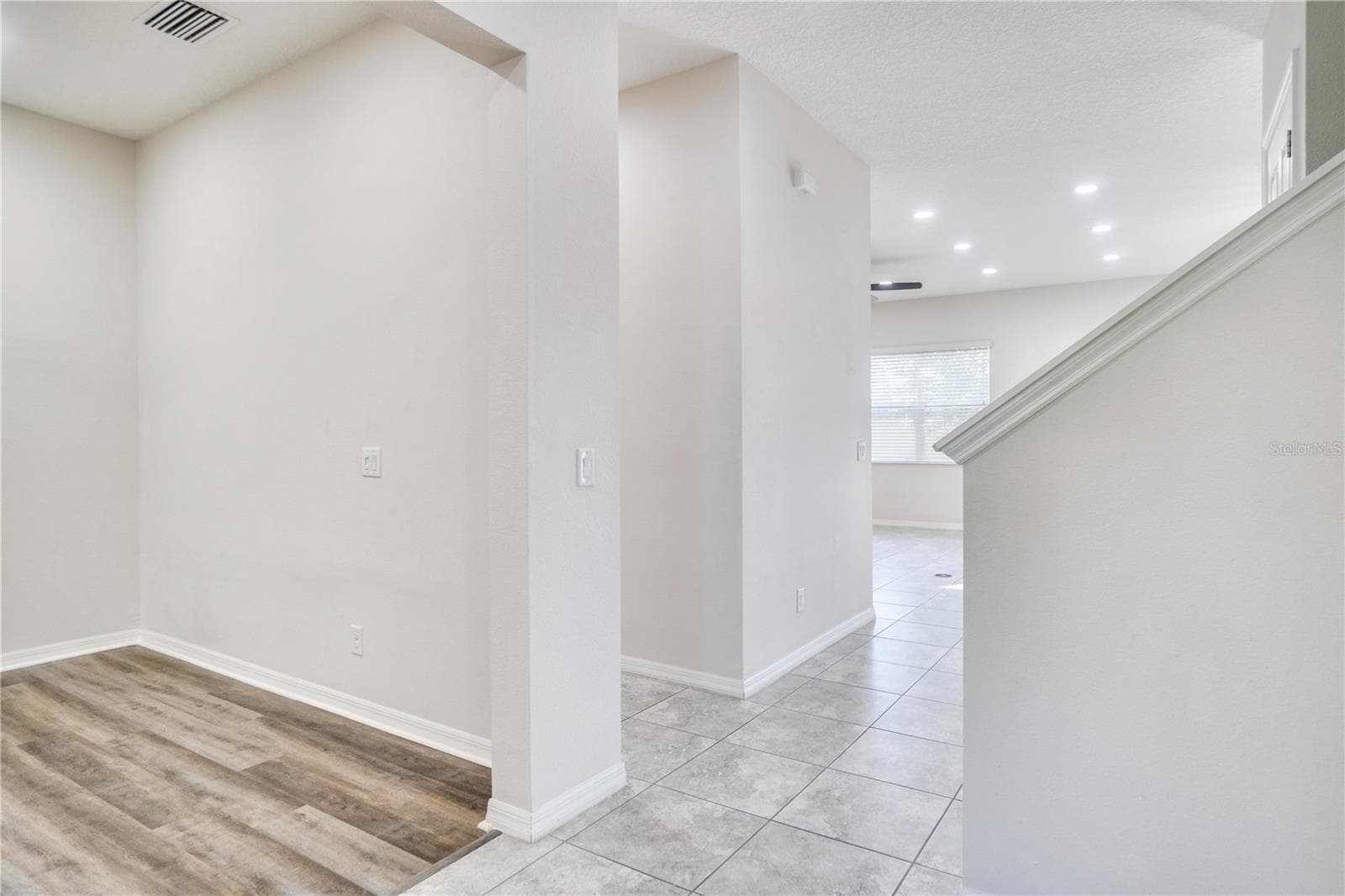 Single Family Residence at 920 GRAND HILLTOP DR, APOPKA, photo 3 of 23