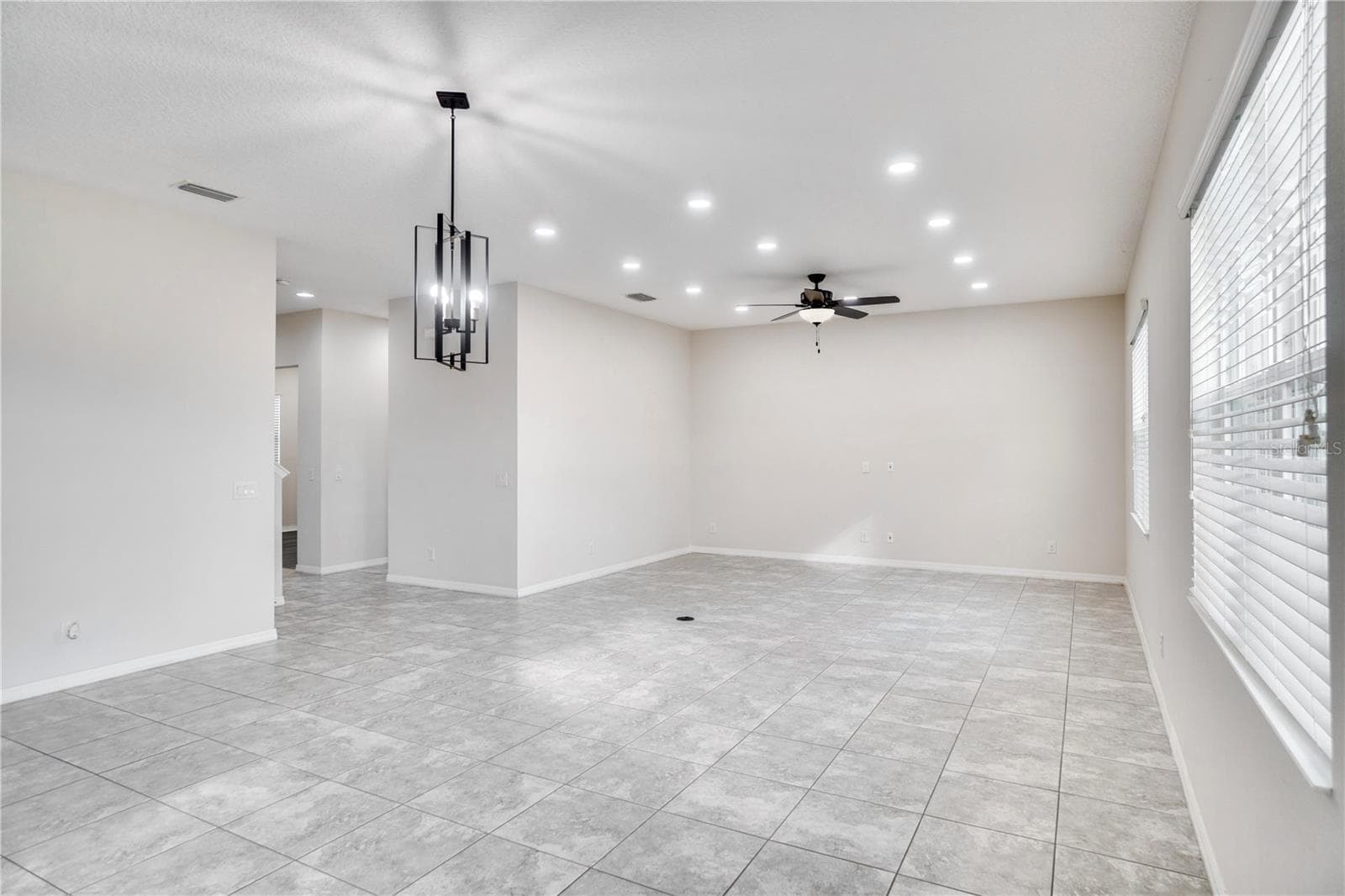 Single Family Residence at 920 GRAND HILLTOP DR, APOPKA, photo 6 of 23