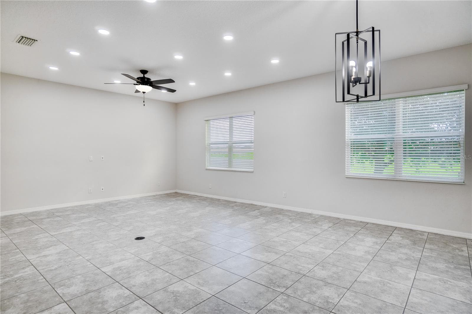 Single Family Residence at 920 GRAND HILLTOP DR, APOPKA, photo 7 of 23