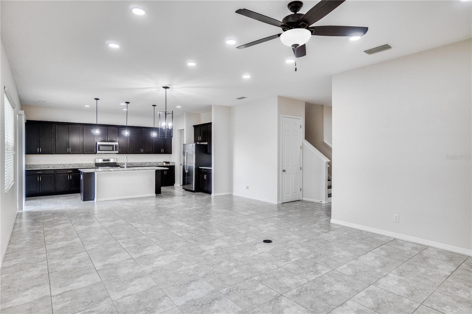 Single Family Residence at 920 GRAND HILLTOP DR, APOPKA, photo 8 of 23