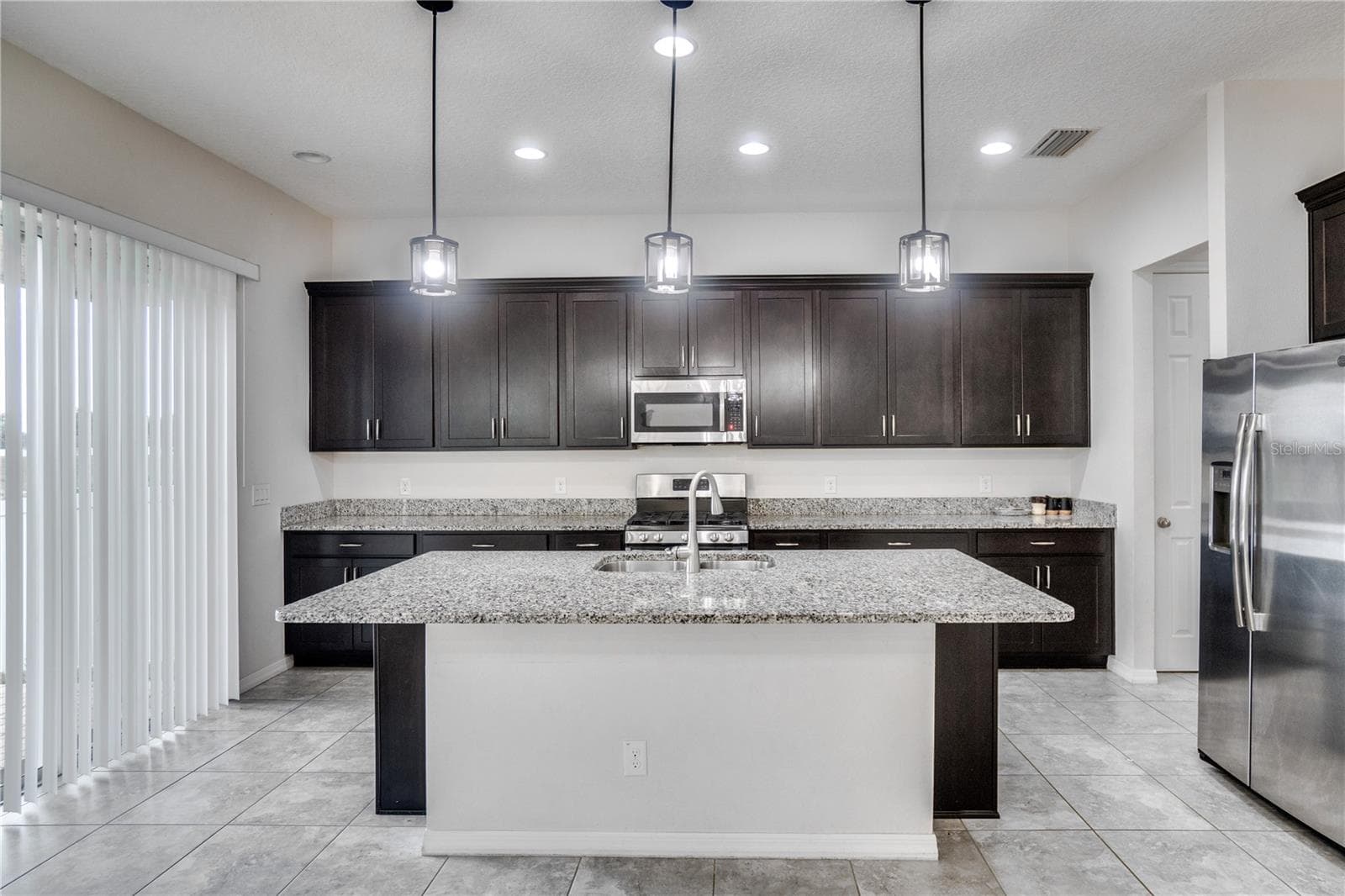 Single Family Residence at 920 GRAND HILLTOP DR, APOPKA, photo 9 of 23