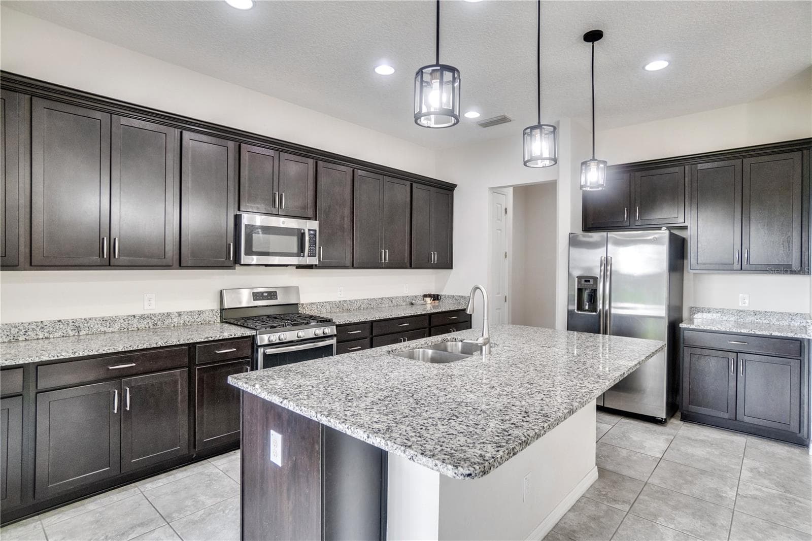 Single Family Residence at 920 GRAND HILLTOP DR, APOPKA, photo 11 of 23