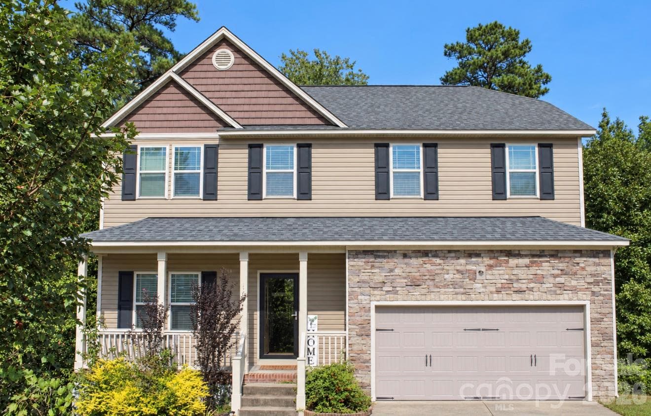 Single Family Residence at 103 Jade Circle, Knightdale, photo 3 of 37