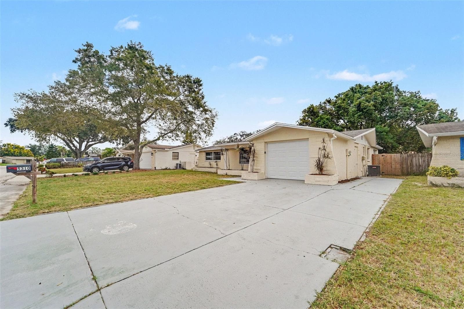 Single Family Residence at 5310 BOB WHITE DR, HOLIDAY, photo 2 of 15