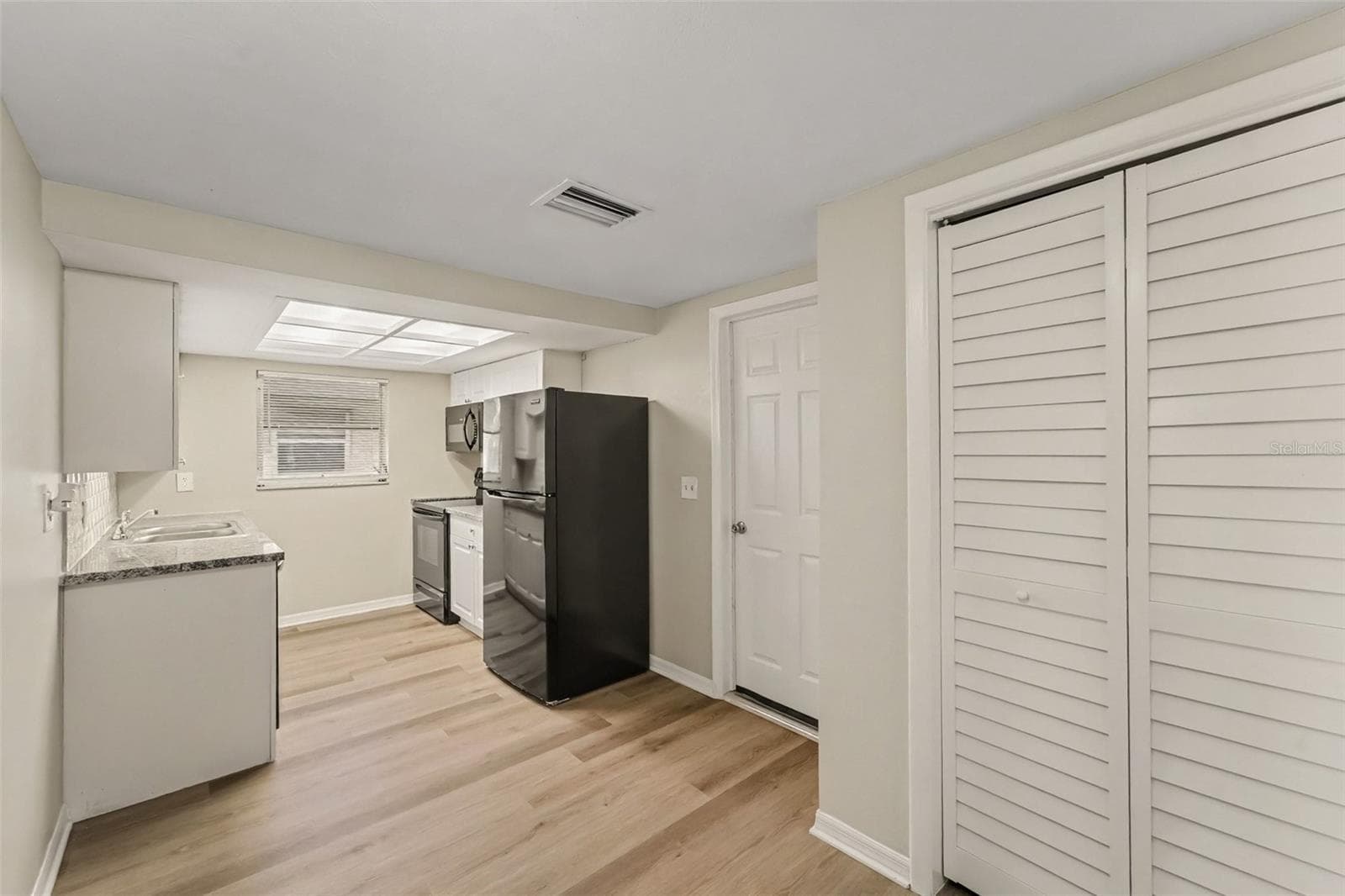 Single Family Residence at 5310 BOB WHITE DR, HOLIDAY, photo 4 of 15