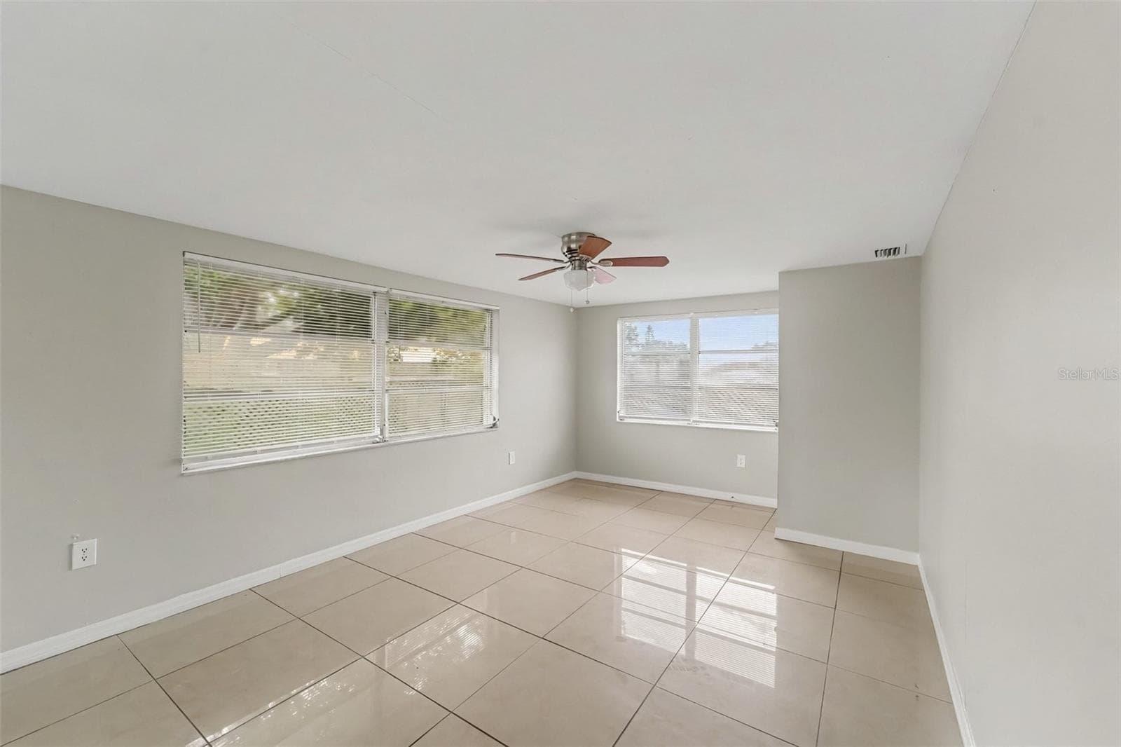Single Family Residence at 5310 BOB WHITE DR, HOLIDAY, photo 6 of 15