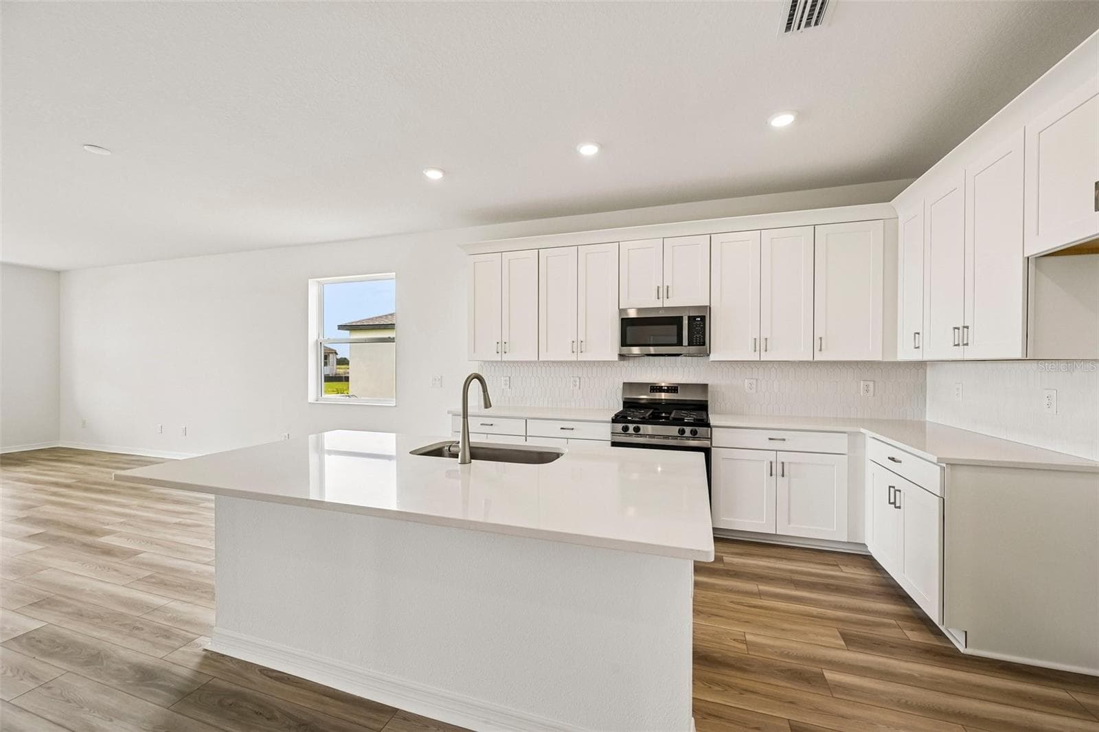 Single Family Residence at 8721 CANARD CV, PALMETTO, photo 4 of 29