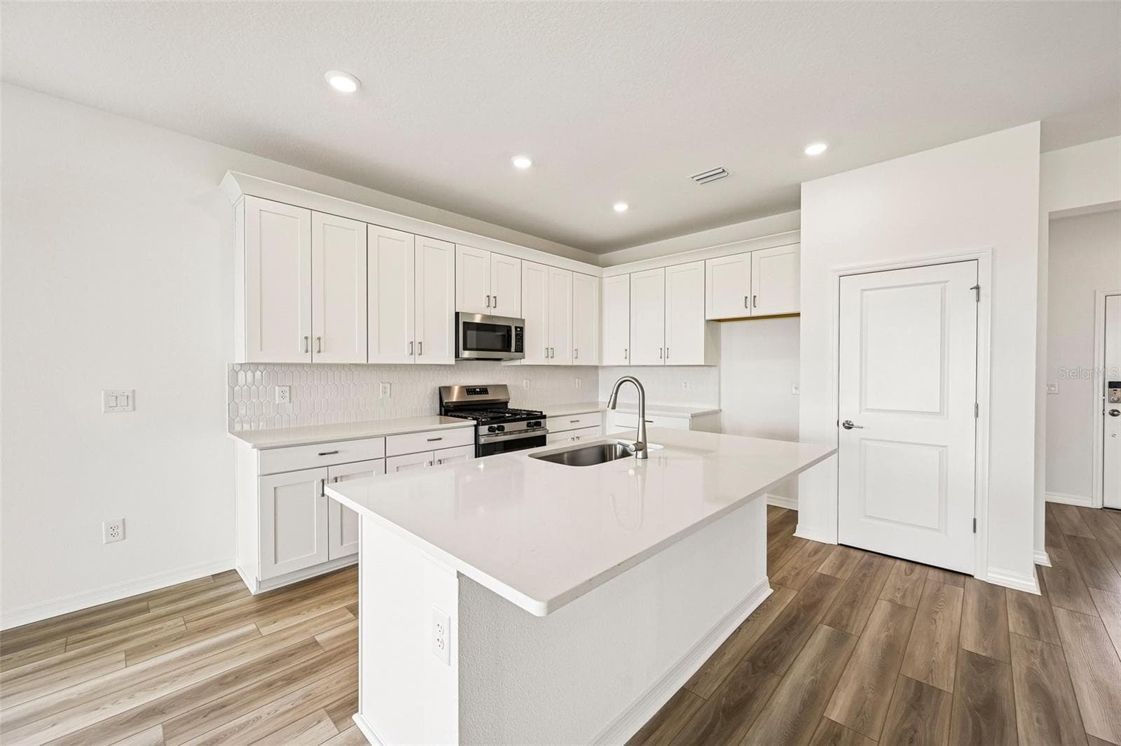 Single Family Residence at 8721 CANARD CV, PALMETTO, photo 5 of 29
