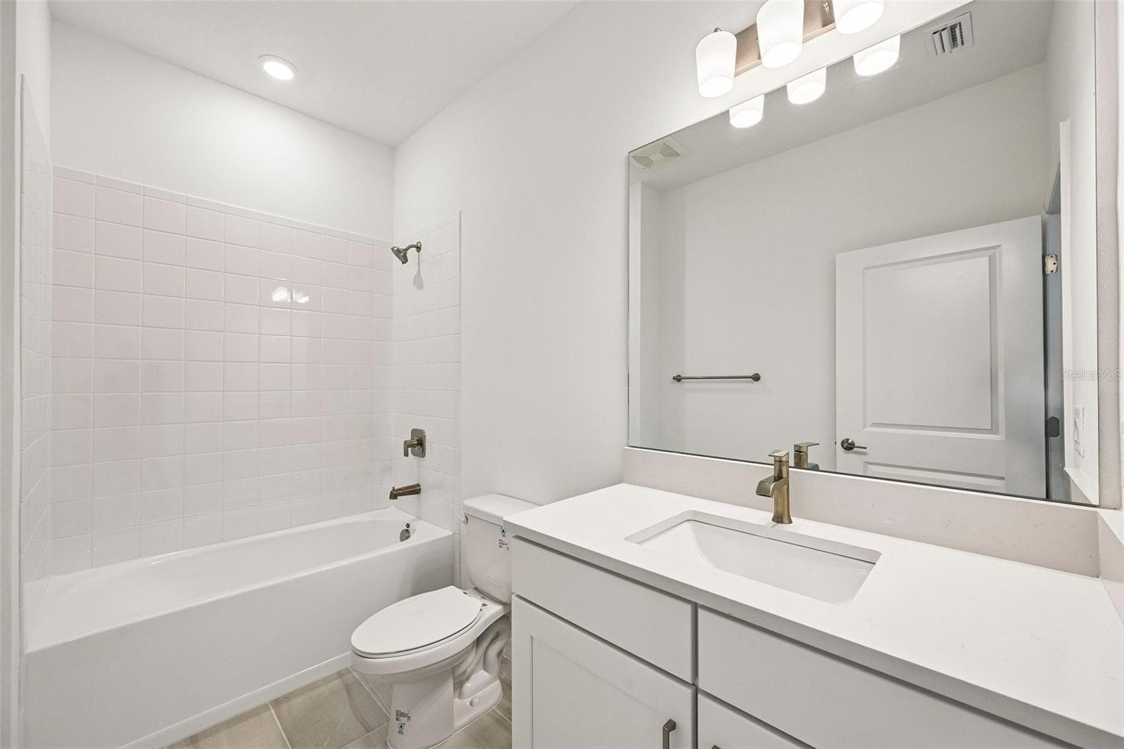 Single Family Residence at 8721 CANARD CV, PALMETTO, photo 18 of 29