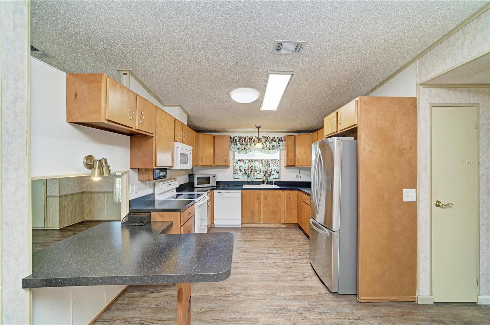 Wood cabinet kitchen. Tubular skylight allows for day long lighting. Nice window over sink - 42 MEADOWLARK CIR, ELLENTON