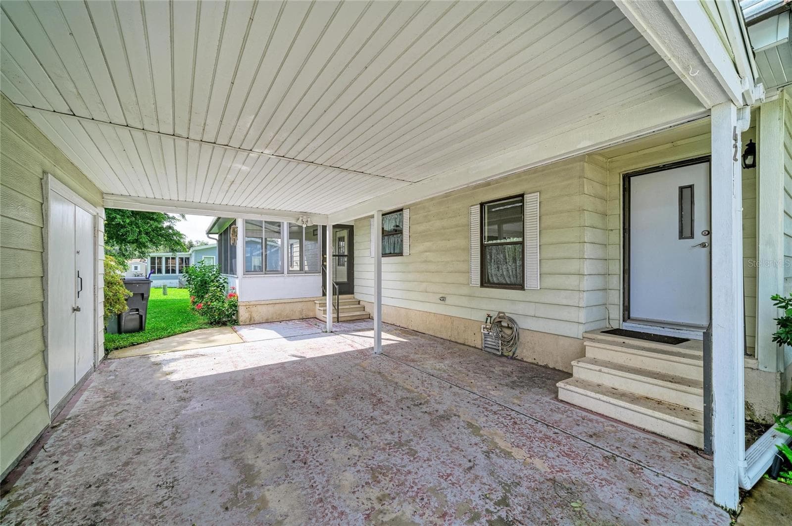 Deep carport with room for golf cart - 42 MEADOWLARK CIR, ELLENTON